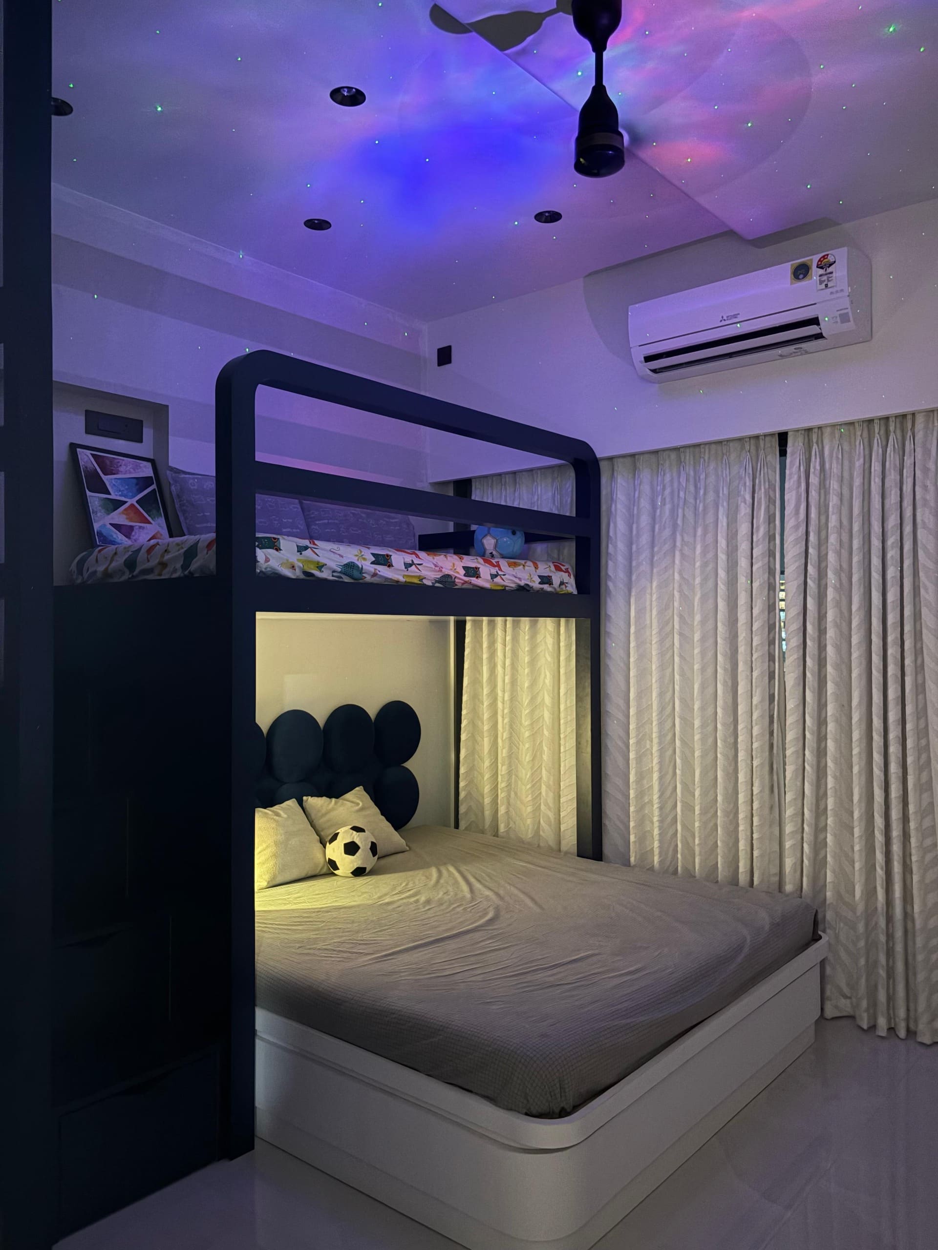 Kids room with bunk-bed fort